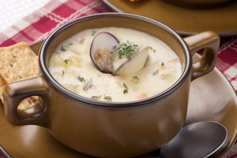 The best clam chowder recipe in 2023 Learn how to make the best clam chowder recipe. This delicious and easy soup is made with cream, milk, potatoes, onions and clams.