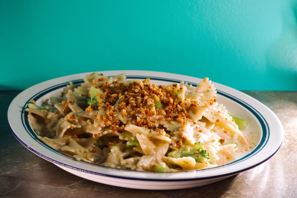 These easy dinner ideas will help you save time, money and energy. They are simple and healthy recipes that taste amazing.