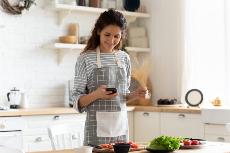 These easy dinner ideas will help you save time, money and energy. They are simple and healthy recipes that taste amazing.