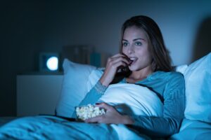 There are several foods that you can eat before bedtime to help you drop a few pounds. Check out the best ones.