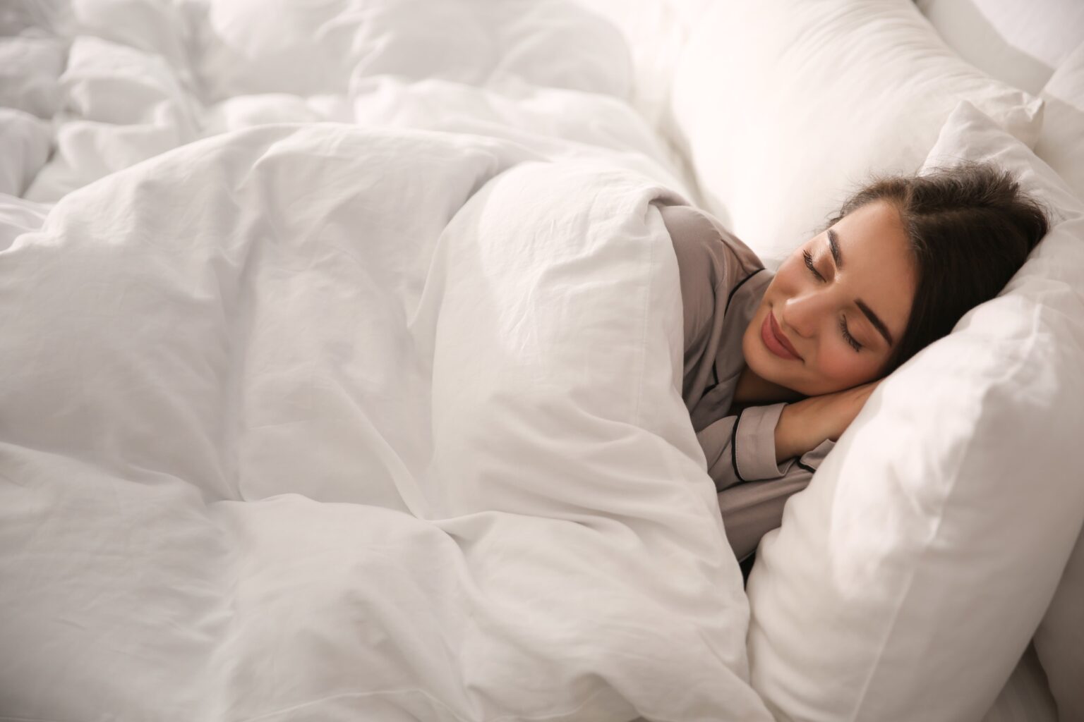 Want a cool night's sleep? Try one of these 10 best cooling blankets. These blankets are designed to keep you cool without making it too hot.
