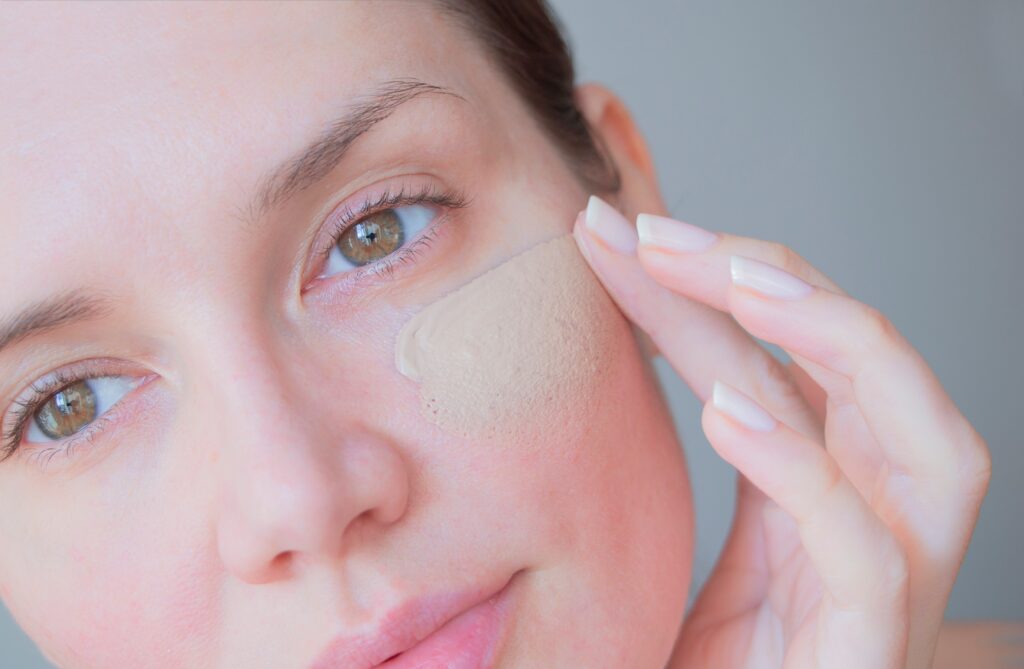 The best tinted moisturizers of 2022. Find out the most effective, natural and healthy ones that will help your skin stay fresh and young looking.