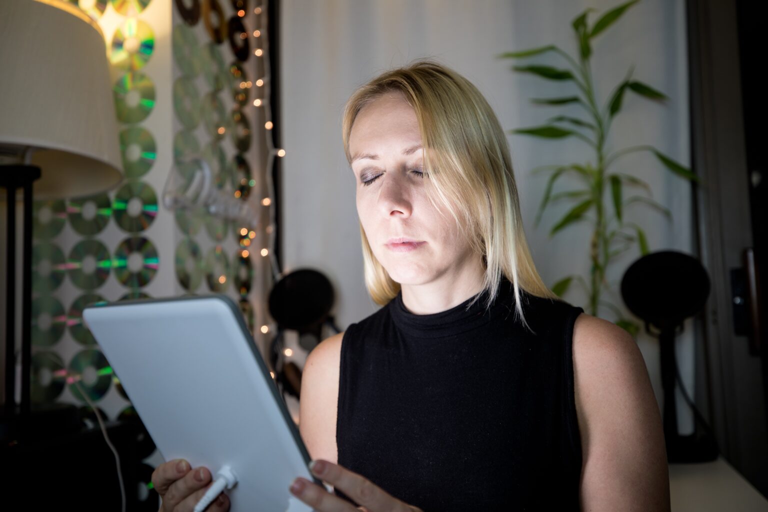 In this article, we will discuss the best light therapy lamps for SAD in 2022 to help you cure your depression.