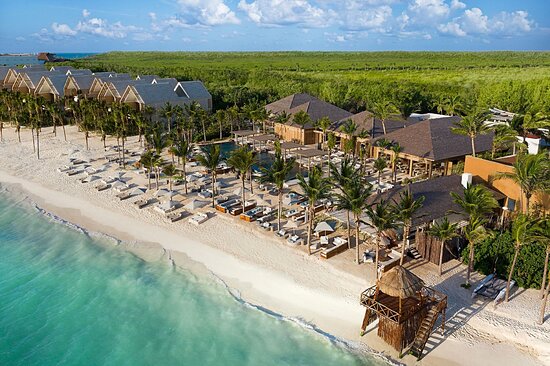 Whether you’re looking for the best luxury vacation spots in Mexico or a place to stay while visiting, check out these luxurious options.