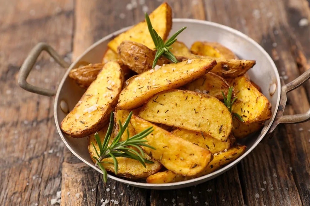 Find the best food combinations to help you lose weight. Discover the foods that can significantly boost your metabolism and aid in fat burning.