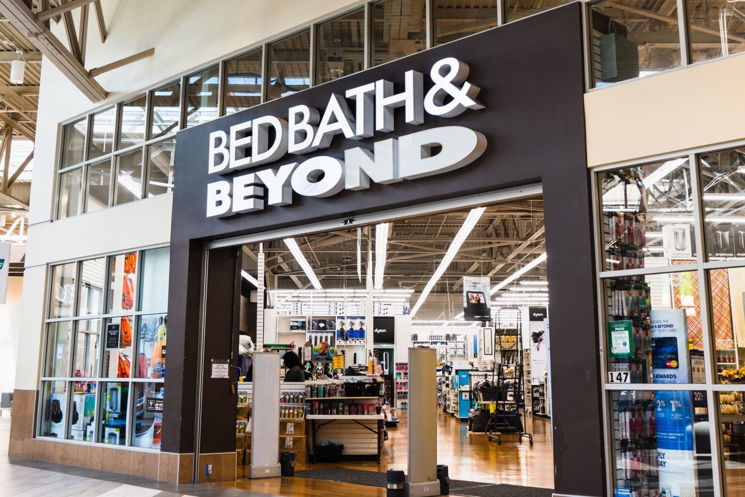 Bed Bath & Beyond’s new home collection is inspired by the beauty of nature. It introduces a fresh, natural look with vivid color palettes.