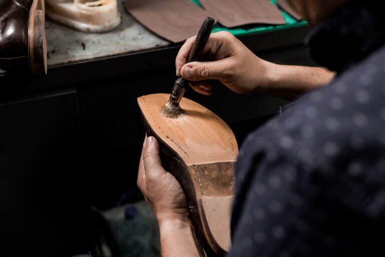 The best shoe glue for soles, heels and rubber repair in 2022.