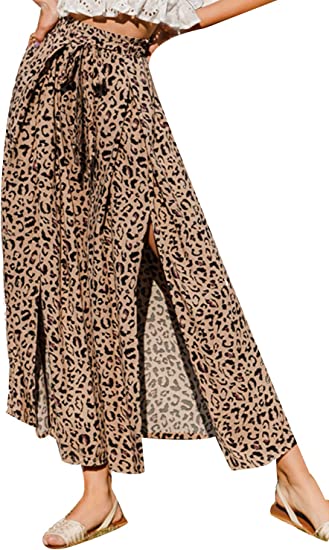 This summer, you should definitely be wearing cute beach pants. Check out these favorites that are perfect for this season.