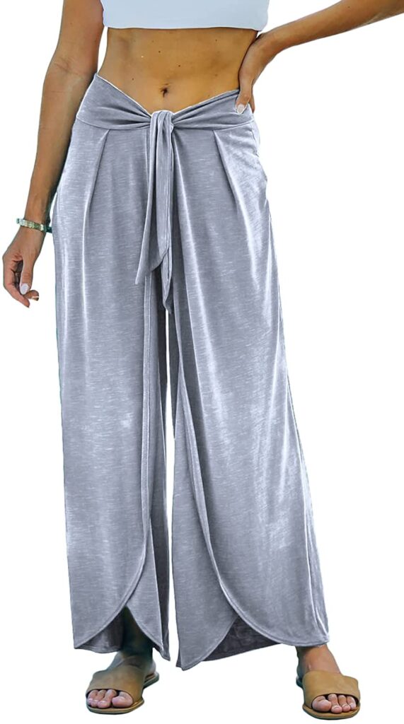 This summer, you should definitely be wearing cute beach pants. Check out these favorites that are perfect for this season.