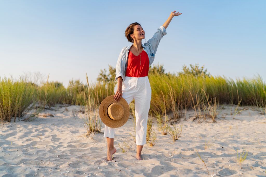 This summer, you should definitely be wearing cute beach pants. Check out these favorites that are perfect for this season.