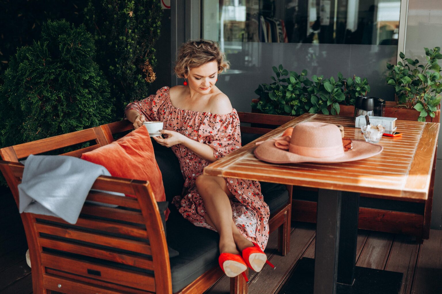 If you're looking for the best outdoor lounge chairs, look no further than Amazon. We've compiled a list of the top-rated options to make your decision easier.
