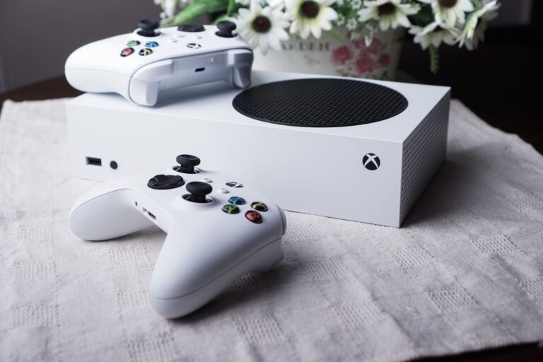 Find out how the Xbox Series S compares to more advanced alternatives! We'll tell you everything you need to know, including specs and features.