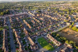 The suburbs are home to many of America’s most expensive places to live. Here is a list of top-priced suburbs across the nation.