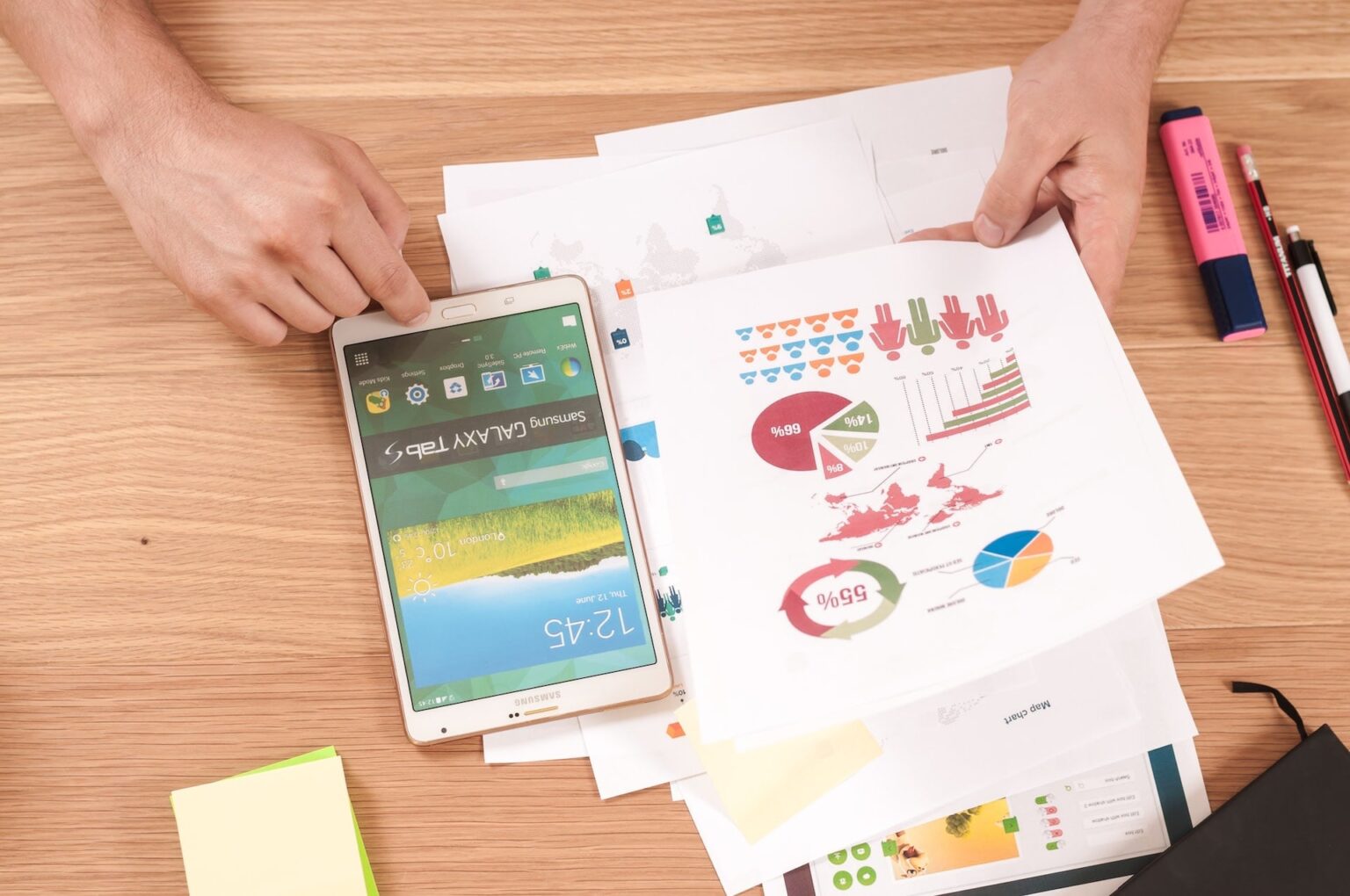 Are you confused about choosing a Roth or a standard IRA for your retirement savings? Here's a quick guide to help you decide.