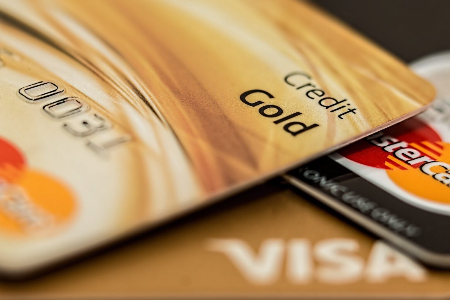 Using the right credit card can make shopping on Amazon easier and more rewarding. This article outlines the best credit cards to use when shopping on Amazon.