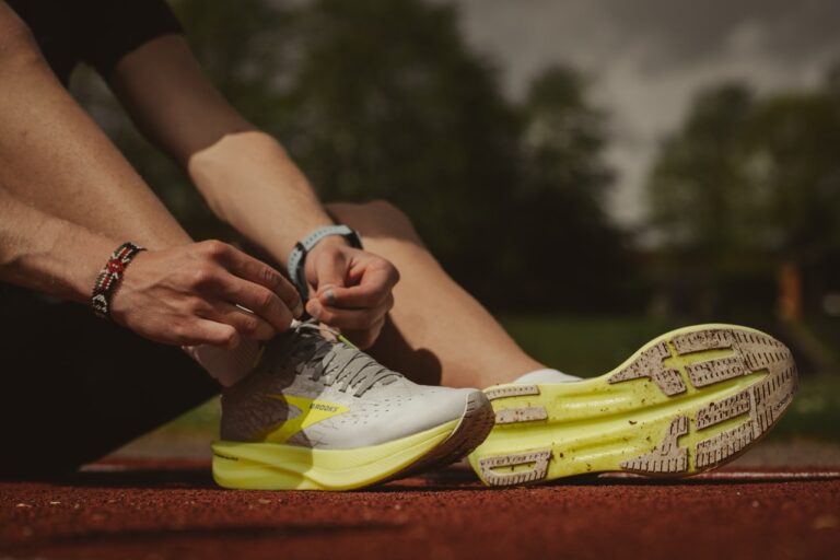 Best men running shoes you can buy today Are you looking for the best running shoes for men? Look no further! Our review of the top running shoes on the market today has got you covered.